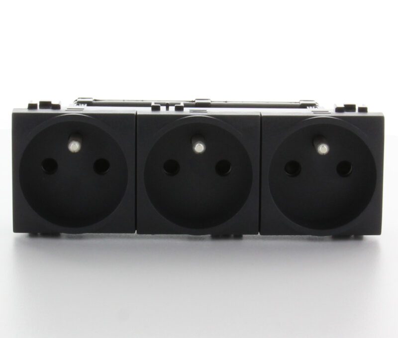 BTICINO LL drievoud voorbek stopc antr 16A 250V