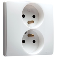 LEGRAND Niloé ctdoos 2x2P+A compact 16A wit met spankl.